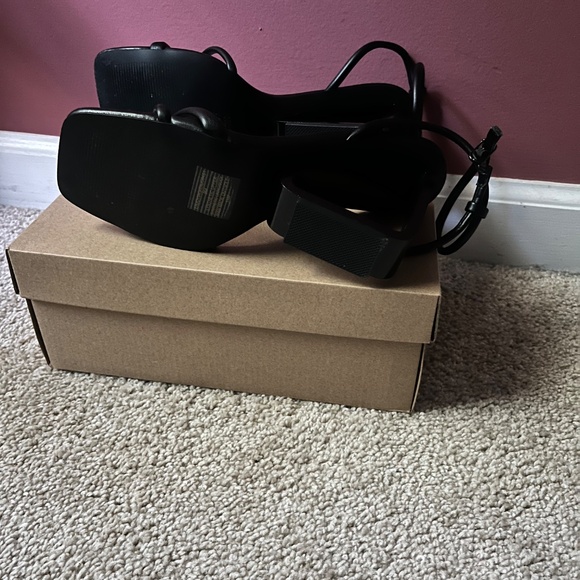 Shoes - Picture 5 of 5